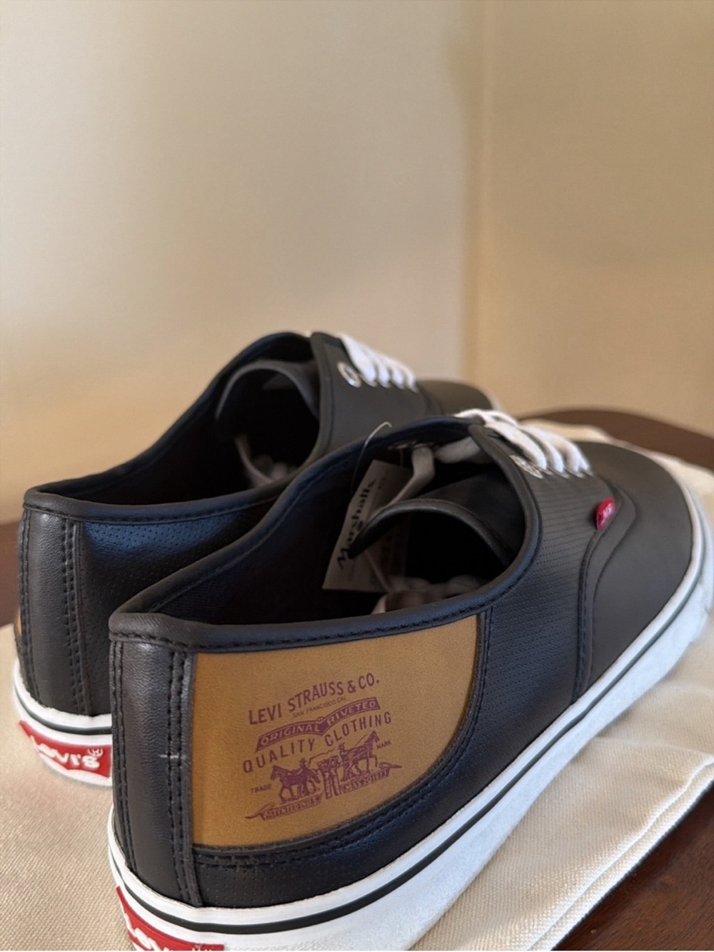 Levi's Black Low-Top Leather-Trim Sneakers - Black